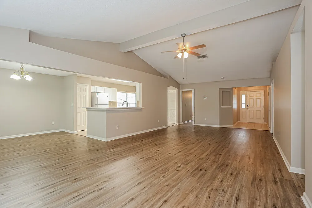 4 bed, 2.0 bath, 1814 sqft, $1,935 — Photo 4
