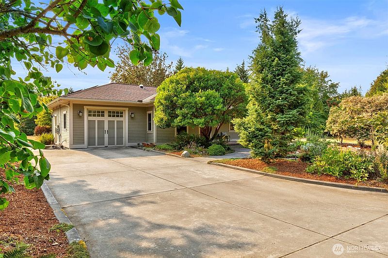 5th image of 25613 Tytler Road NE