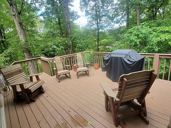 3rd image of 210 Toqua Greens Ln