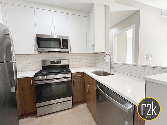 5th image of 26-14 Hoyt Ave S #4R