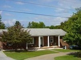 84 Hermitage Rd, Lynchburg, VA 24502