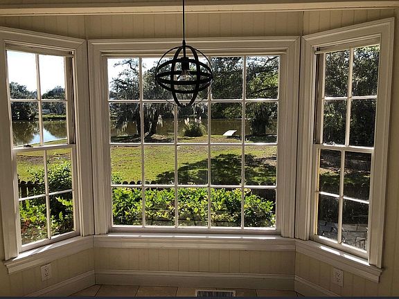5th image of 7 Gardens Corner Ct