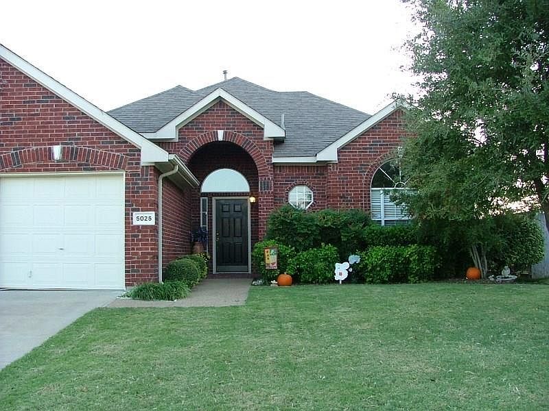 1st image of 5025 Forest Lawn Dr