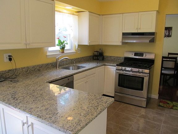 3rd image of 54 Pinecrest Dr