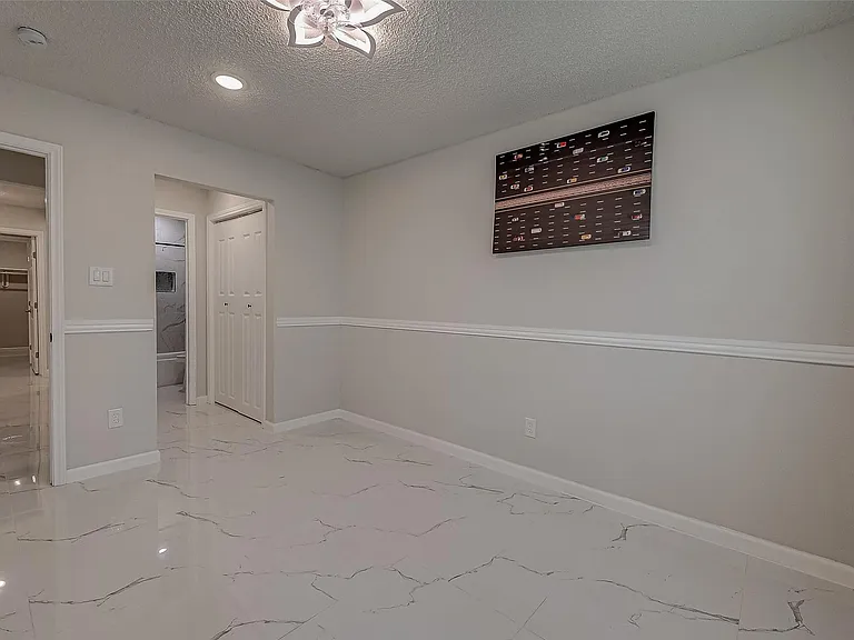 12055 Fairpoint Dr — Photo 21