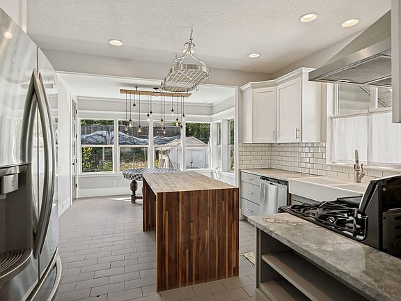 5th image of 567 26th St
