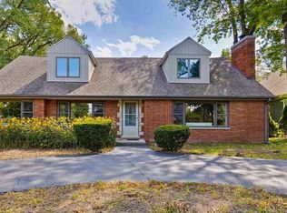 303 W Olive Ave, Prospect Heights, IL 60070