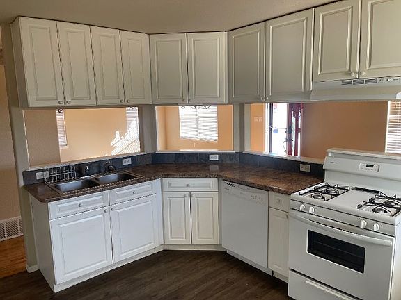 Lot's Of Cabinet Space