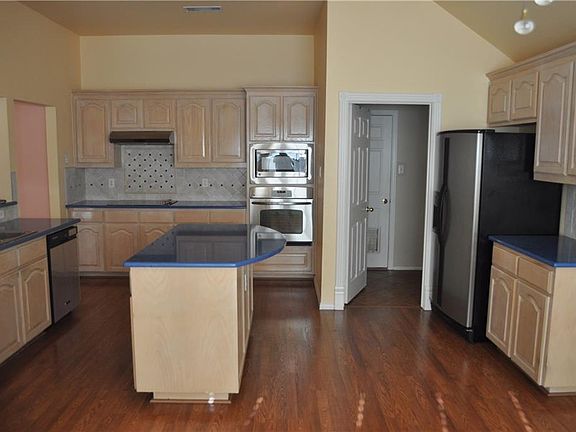 4th image of 8348 Emerald Cir