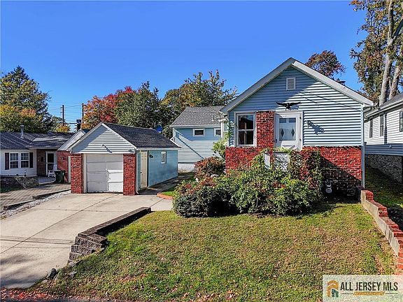 4th image of 814 Forrest Ave