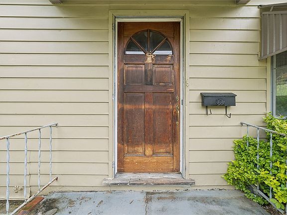 2nd image of 577 Isabella Ave