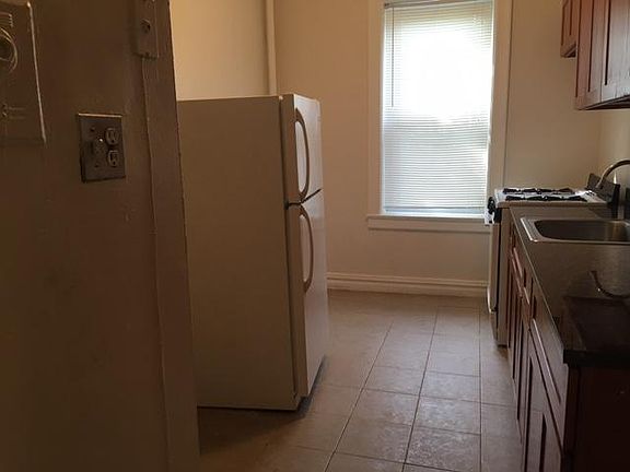3rd image of 117 Fairview Ave