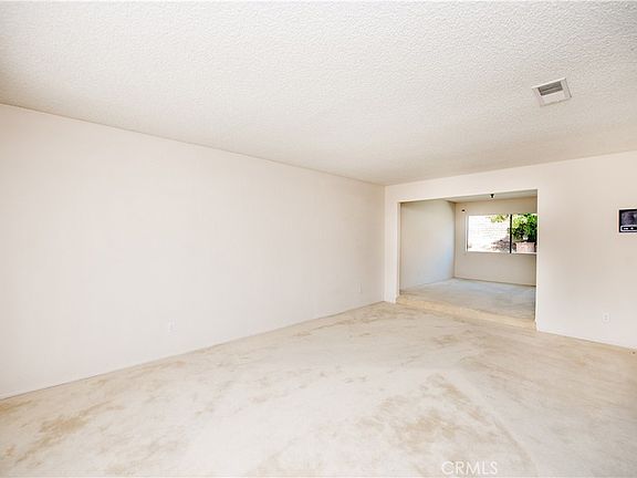 4th image of 8571 Links Rd
