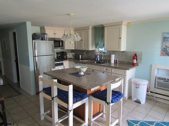 4th image of 1533 West Ave