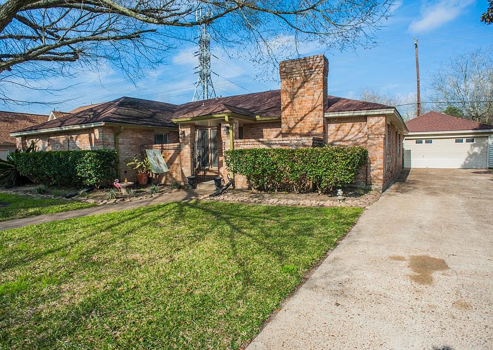 1st image of 2216 Country Club Dr