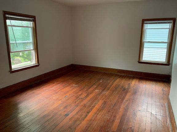 Room 2 (bedroom or living room)