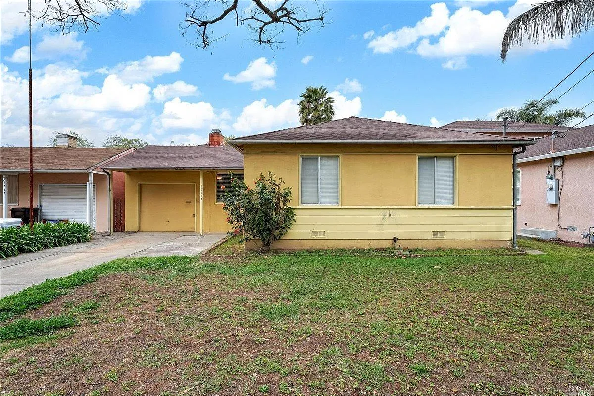 15753 Via Corta photo 1