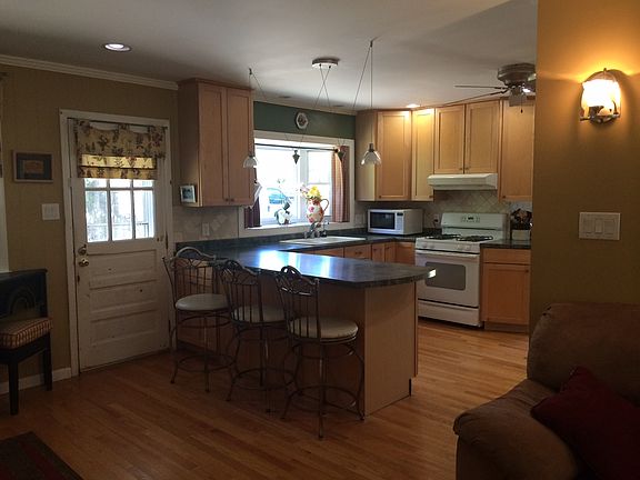 Kitchen with bay window