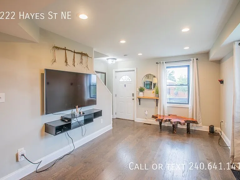 5222 Hayes St NE — Photo 11