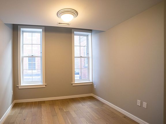 4th image of 32 N Park Row #232