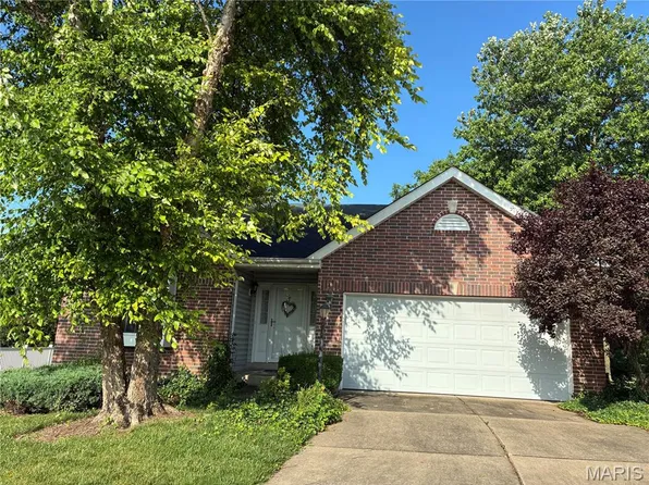 591 Midland Dr, O'Fallon, MO 63366