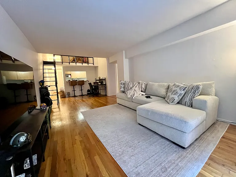 155 E 23rd St #204 — Photo 3