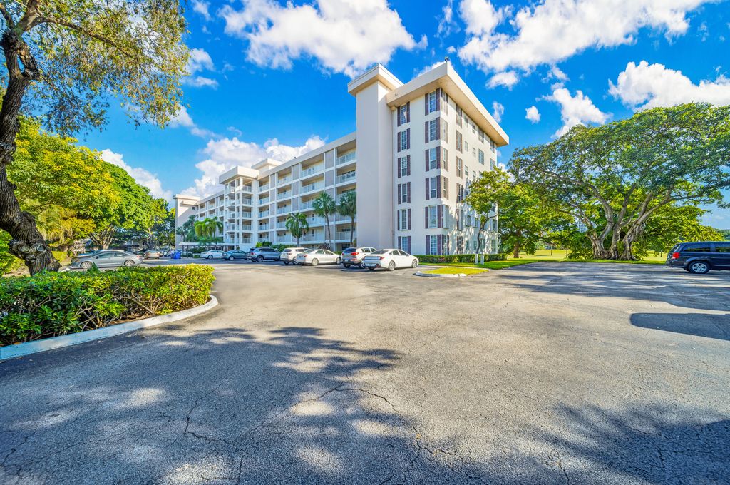 2901 S Palm Aire Drive #609, photo 2