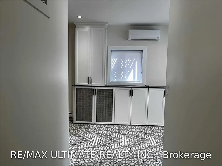 1065B Saint Clair Ave W — Photo 31