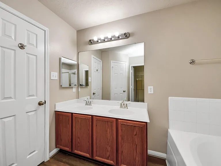 1818 Fergus Park Ct — Photo 29