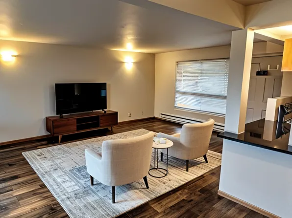 2820 75th Pl SE APT 103, Mercer Island, WA 98040