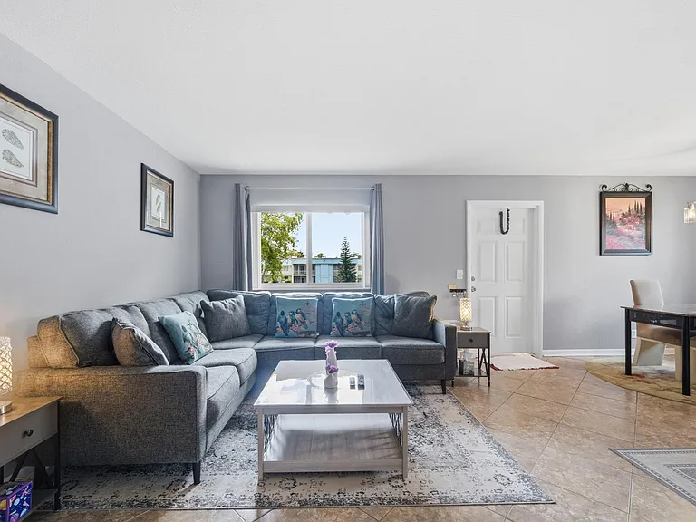 376 Saxony Way #H — Photo 9