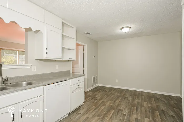 5713 Wells Cir — Photo 7