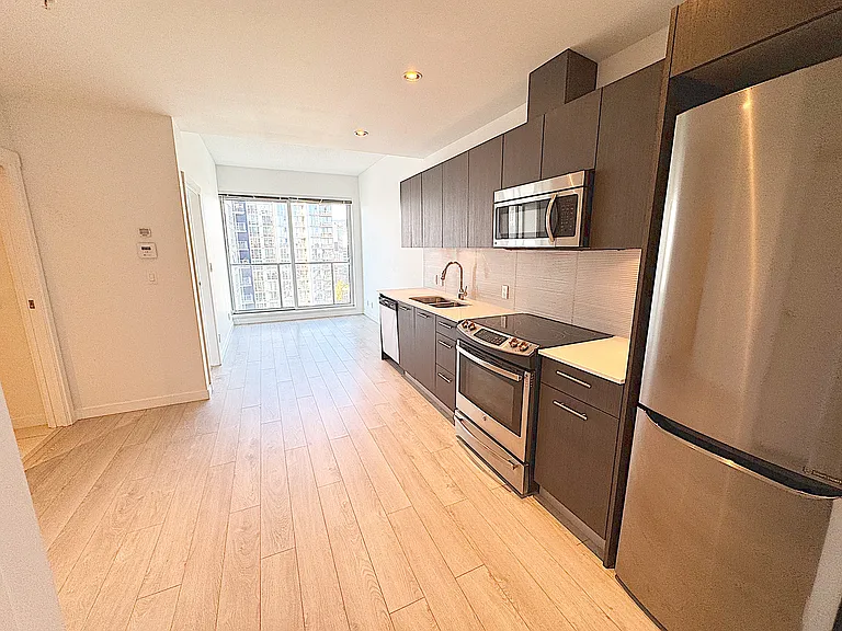 97 W Georgia St #1420 — Photo 2