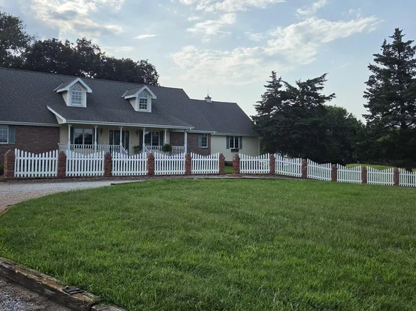 3100 S Southern Hills Dr, Hastings, NE 68901