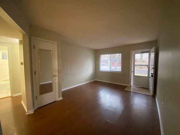 4th image of 2525-2527 E Heying Dr