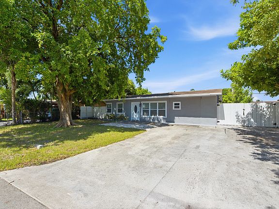 3rd image of 2801 NE 8TH Terrace