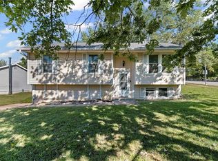 1400 NW 74th St, Kansas City, MO 64118