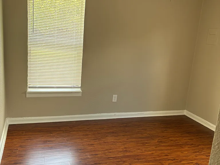 4020 Fontaine St — Photo 4