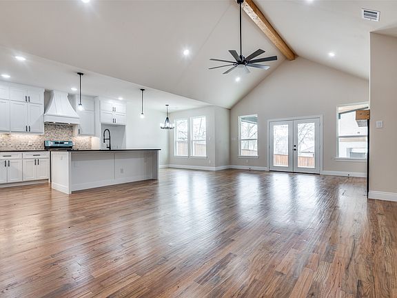 3rd image of 411 N Watson St