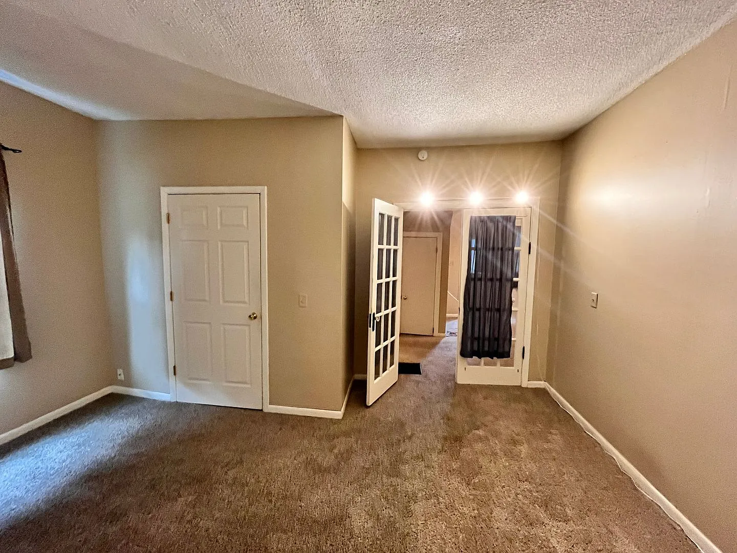 3 Bed, 2 bath House! — Photo 4