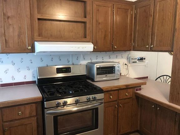 4th image of 195 Praters Ln