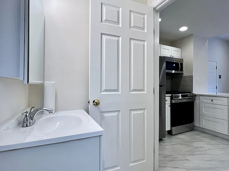 131 Pearl St — Photo 12