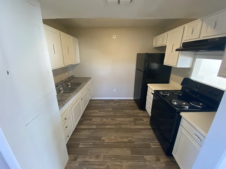 Woodlawn Apartments — Photo 13