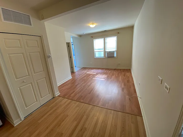 872 N Marshfield Ave #CH2 — Photo 3