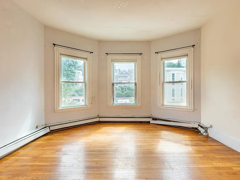 59-61 Hillside St #3L — Photo 4