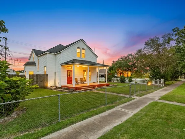 919 N Avenue A, Freeport, TX 77541