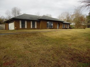 7 Beauregard Dr, Vicksburg, MS 39183