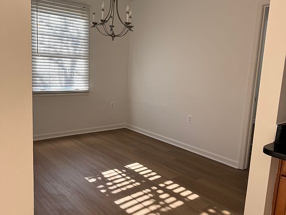 5th image of 122 Westwick Ct Unit 1