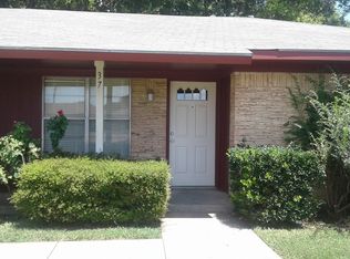 37 Walnut Ln, Gainesville, TX 76240