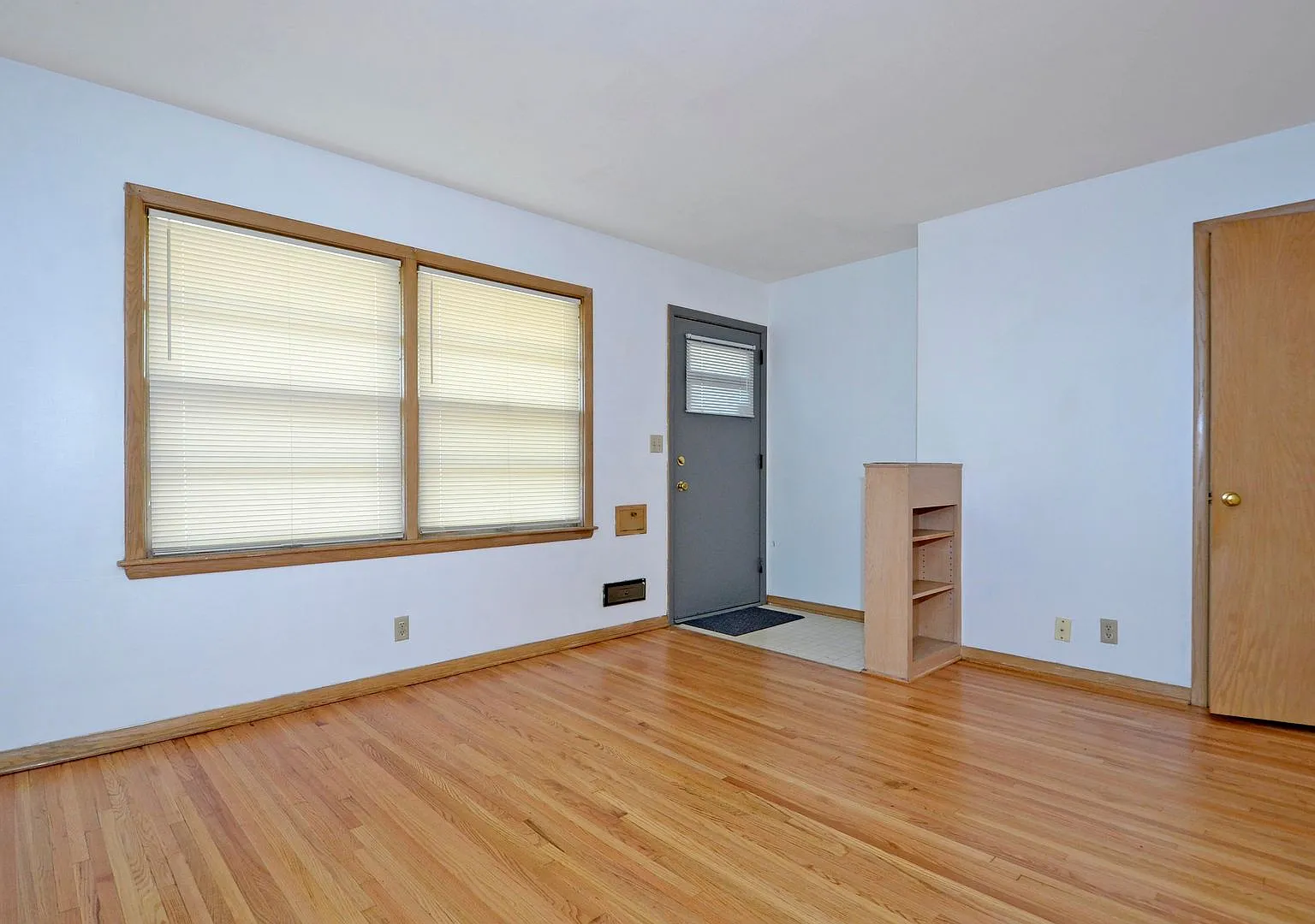 Beautiful Studio Apartment in Minneapolis - Available 7/24! — Photo 4